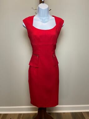 Signature London Style Red Waffled Sheath Dress Gold Zipper Detail Size 6